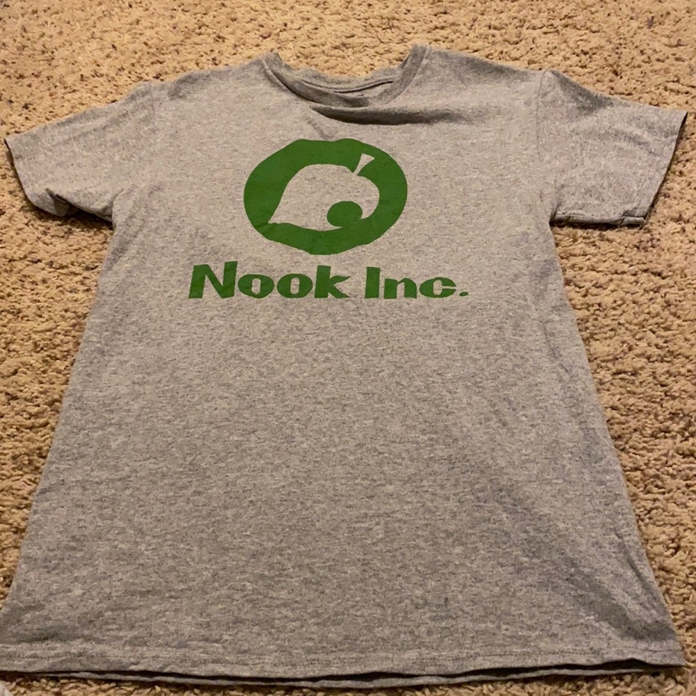 BRAND NEW Animal Crossing Nook Inc. graphic tee perfect condition